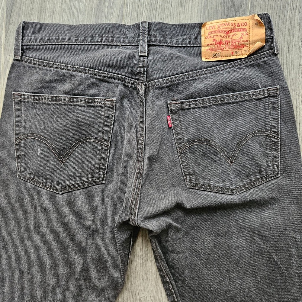 Vintage Levis 501 Mens Faded Black Straight Leg Denim Jeans 34x30 Button Fly - Picture 13 of 15